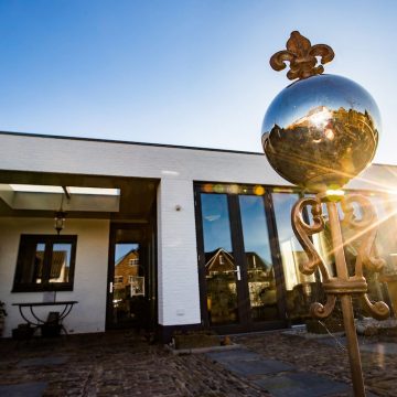 Achtergevel met schuifpui en overkapping