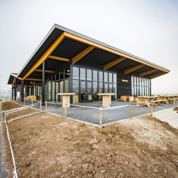 Clubgebouw gebouwd op een terp