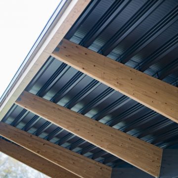 Overhangende kapconstructie