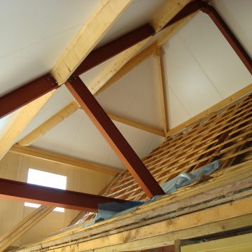 Bestaande kapcontstructie van binnenuit ontmanteld