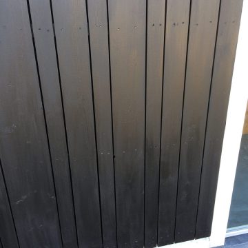 Fraaie afwerking zwarte planken