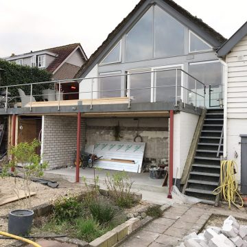 Achterzijde in aanbouw