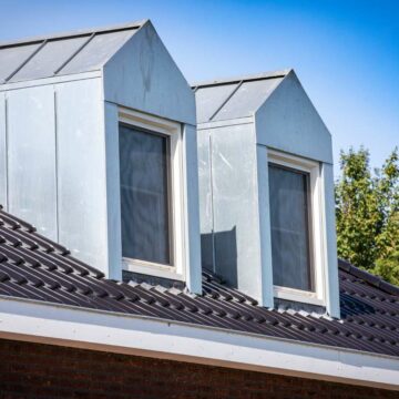 Zink omklede karakteristieke dakkappellen