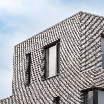 Opvallend metselwerk met terugvallende voeg.