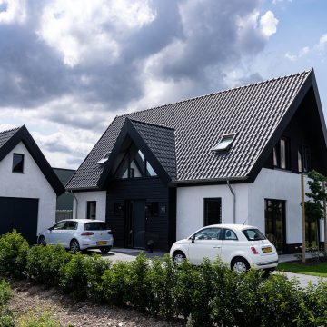 Losstaande garage met bergzolder.