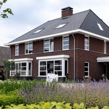 Lichtval op zolders door grote dakramen.